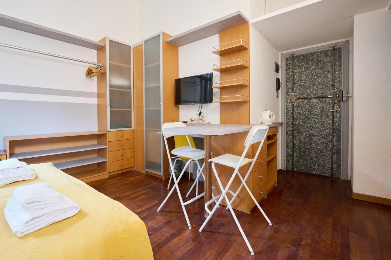 Artist Nadia'S Apartment In Porta Vercellina Milano Exteriör bild