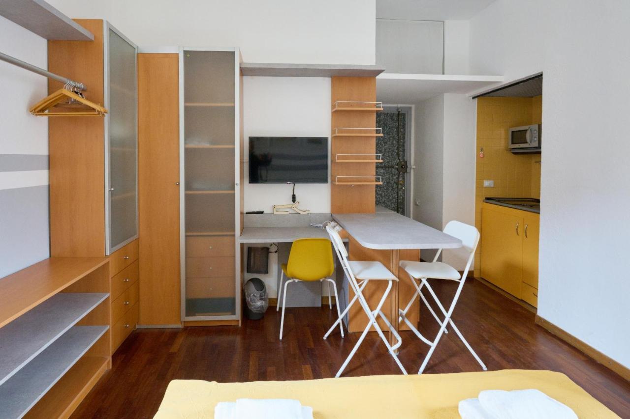 Artist Nadia'S Apartment In Porta Vercellina Milano Exteriör bild